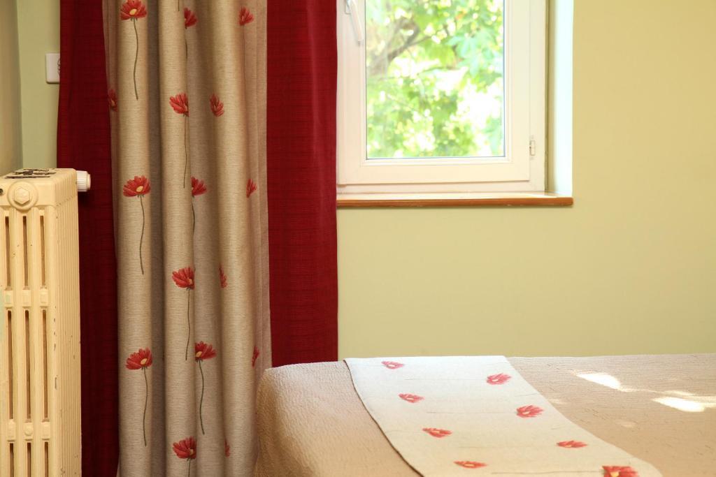Logis Hotel Le Clos Des Oliviers Bourg-Saint-Andéol Quarto foto